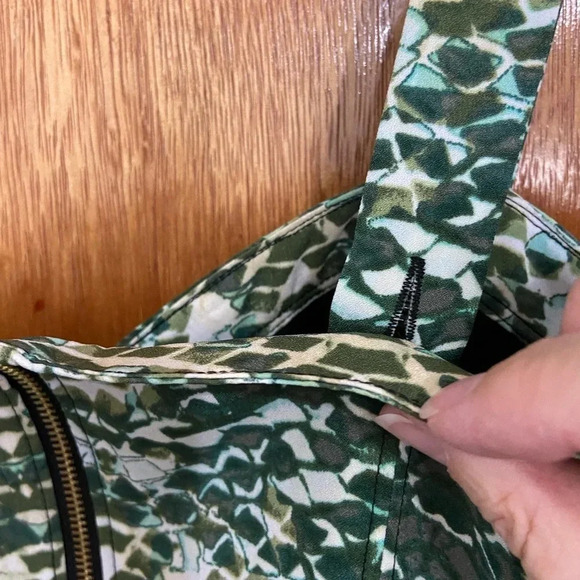 Guess Women's Sz 2 Green Snake Tank Cropped Jumpsuit Wide Leg Open Back Vacation - Picture 13 of 15